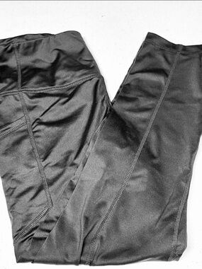 Velocity Gray Cropped Leggings